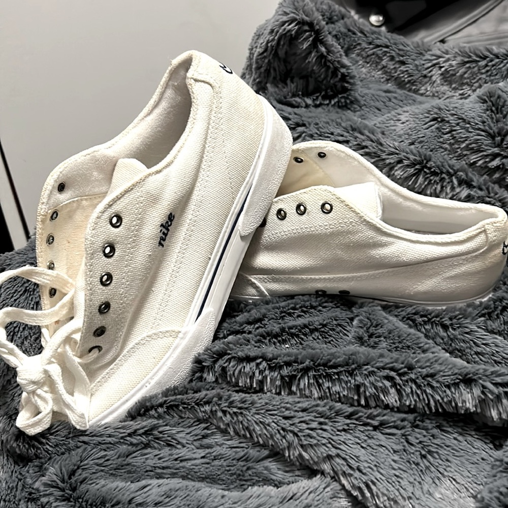 Nike Canvas Sneakers